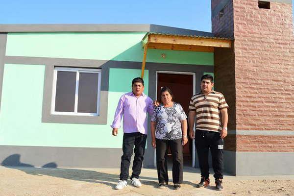 Los beneficiarios de las viviendas agradecieron al Ejecutivo provincial