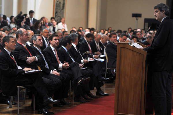 No tenemos por queacute hacerle caso al FMI ni tampoco tenemos por queacute ocultarle nuacutemeros