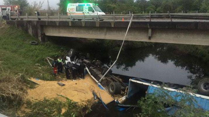 Camionero murioacute tras perder el control y caer al arroyo Calimayo