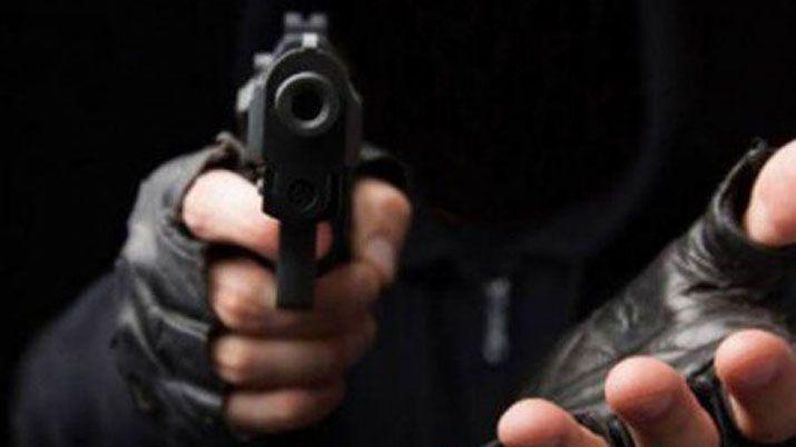 Concejal bandentildea fue encantildeonada por un delincuente que le roboacute la cartera