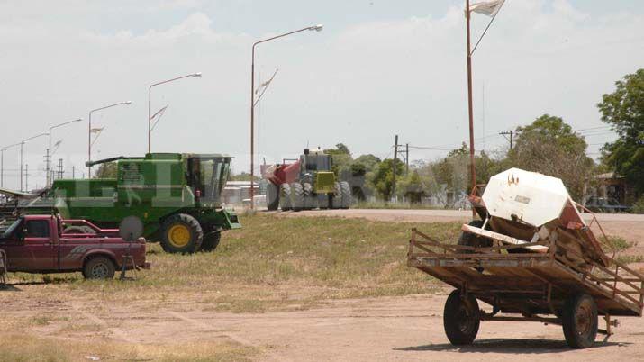 Maquinarias agriacutecolas circulaban por rutas santiaguentildeas sin habilitacioacuten