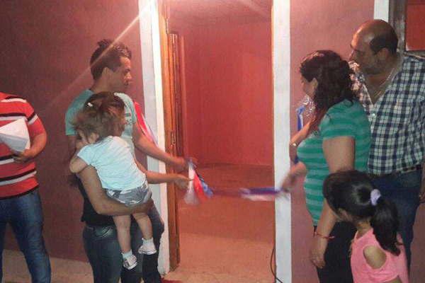 Entregan nuevas viviendas sociales a joacutevenes familias de Villa Ojo de Agua