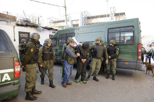 Maacutes de 700 gendarmes realizaron un operativo antidrogas- diez detenidos