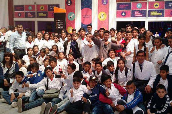 Maacutes de novecientos chicos de Bandera Bajada quedaron maravillados con Tecnoacutepolis