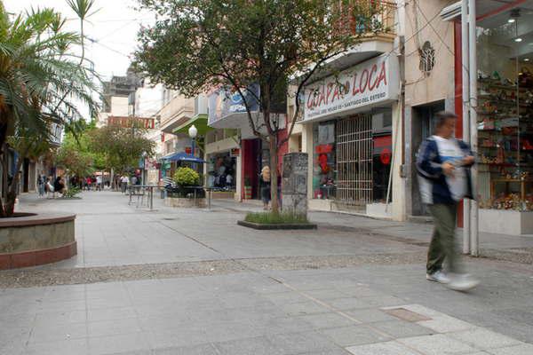 La comuna inspeccionoacute el estado del piso de las peatonales ceacutentricas de la ciudad