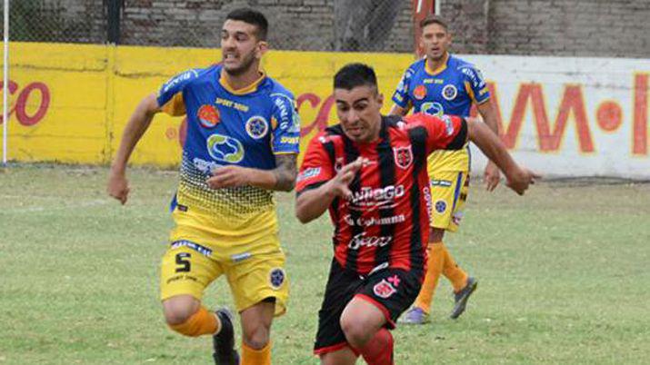 Comercio le ganoacute a Policial y estaacute en lo maacutes alto