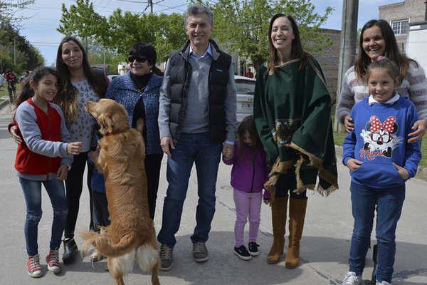 En un nuevo timbreo nacional de Cambiemos Macri dialogoacute con vecinos