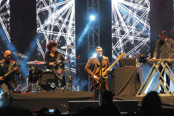 Una juventud exultante disfrutoacute del show de Catupecu Machu en Tecnoacutepolis