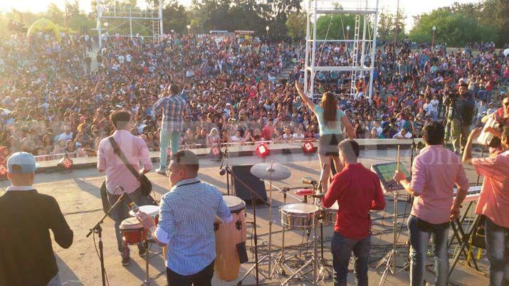Explota Plaza Antildeoranzas en el gran festejo de la juventud santiaguentildea