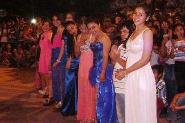 Estudiantes de Monte Quemado eligieron a la Reina de la Primavera