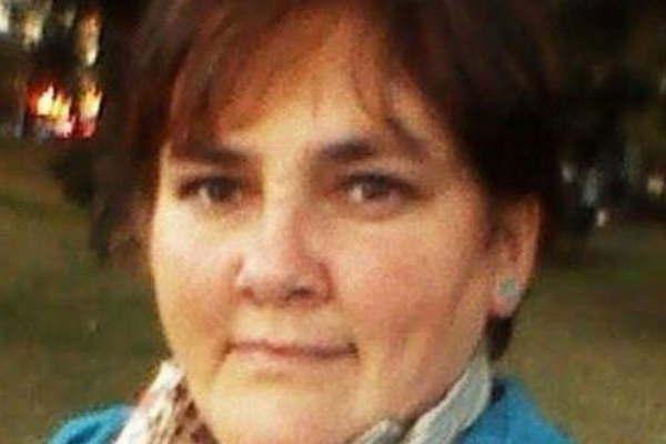 Motochorros le quitaron la cartera en la puerta de su casa se descompensoacute y fallecioacute 