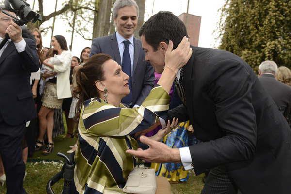 Gabriela Michetti- Eacutel es muy lindo y ella es la maacutes linda de las argentinas 