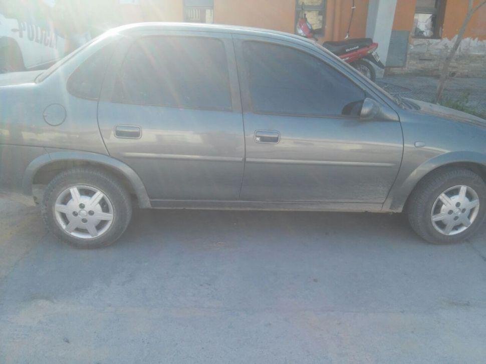 Tras operativo cerrojo recuperan auto robado a un tucumano