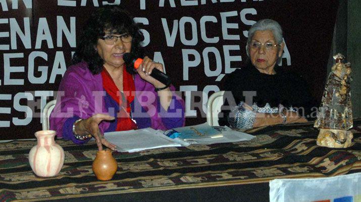 Gilda Rold�n de Santucho y  la profesora Marta Pérez