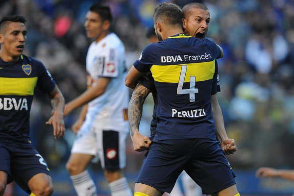 Con un show de Benedetto  