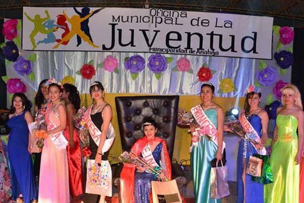 Mariacutea Beleacuten Villalba fue elegida Reina de la Primavera de Antildeatuya