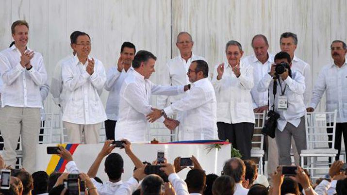 Colombia firmoacute la paz luego de medio siglo de guerra