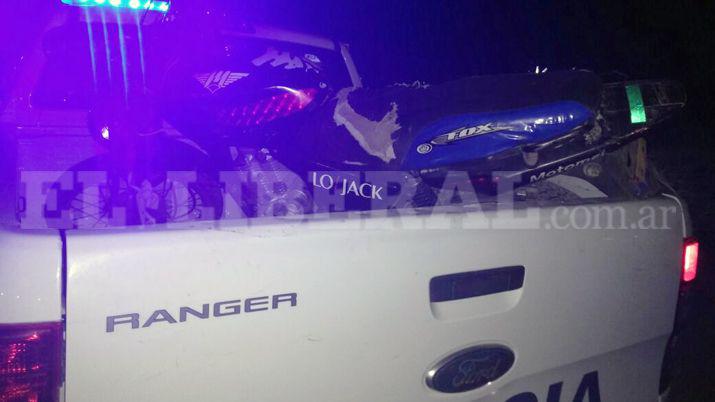 Cinco ocupantes en una moto chocaron contra un auto