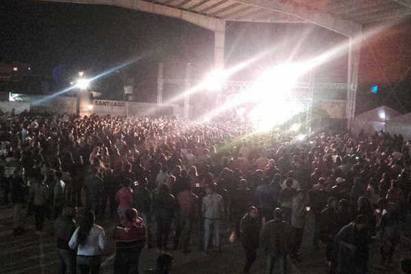 Escandaloso recital de la Mona Jimeacutenez que terminoacute con acuchillados