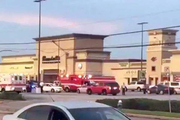 Lluvia de balas y paacutenico en un centro comercial en Houston