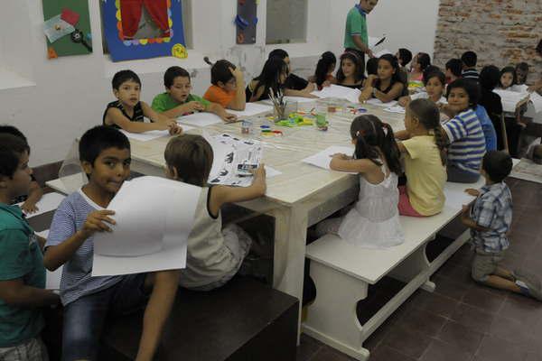 Dictaraacuten el taller infantil Teacutecnica de filigrana en papel