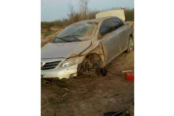 Muacutesicos de Antildeatuya se salvan de milagro tras violento vuelco