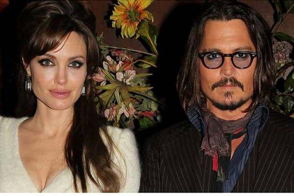 iquestJolie encontroacute consuelo en Depp 
