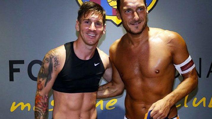 Lio Messi saludoacute con admiracioacuten a Totti por su cumpleantildeos 40