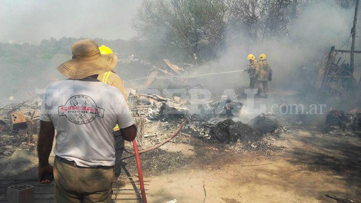 Paacutenico en el barrio General Paz tras incendio de una vivienda
