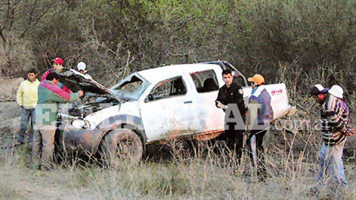 Colonia Simbolar- una persona muerta al volcar una camioneta