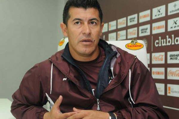 Jorge Almiroacuten espera que no pase nada raro en el partido de esta noche