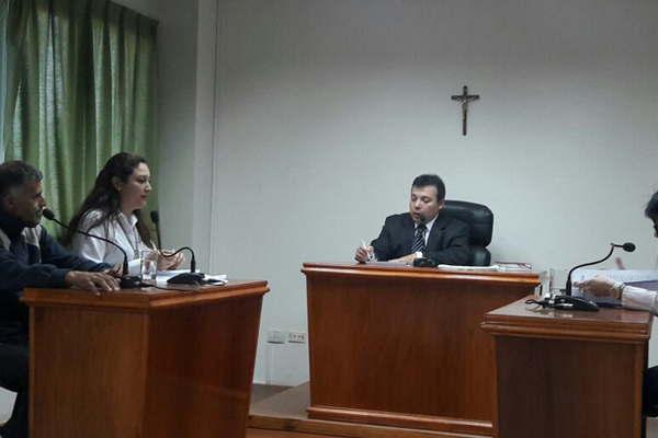 Remisero golpeoacute violoacute y secuestroacute a su ex con quien comparte el techo