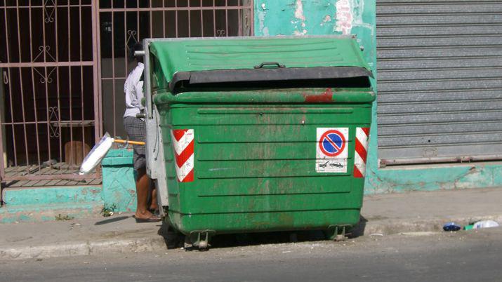 Macabro- hallan el cuerpo de un bebeacute en un contenedor de basura