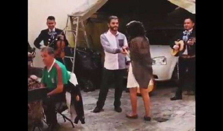 Un pedido de casamiento que terminoacute de la peor manera