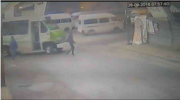 Es atropellada al no poder correr debido a sus tacos