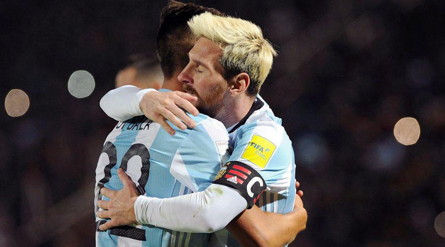 Barcelona insiste en juntar a Messi con Dybala