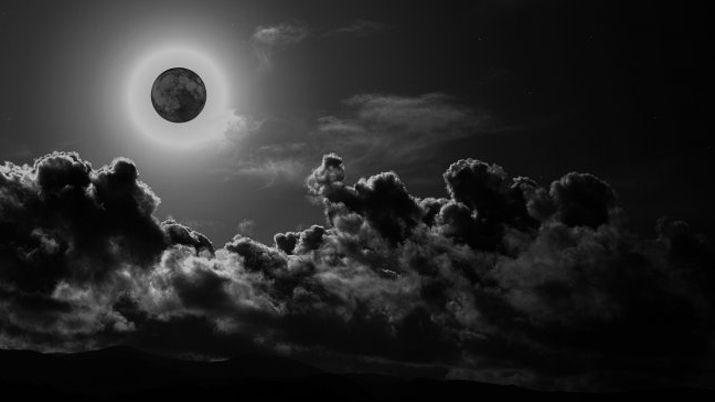 El viernes habraacute luna negra y aseguran que podriacutea ser el fin del mundo