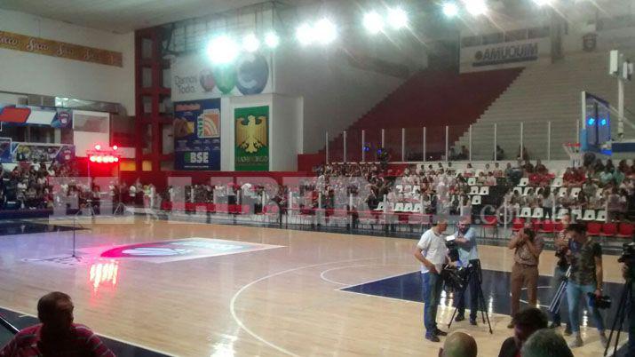 Olímpico inauguró la iluminación Led en su estadio