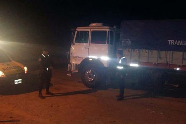 Secuestran un camioacuten que transportaba 29000 kilogramos de soja a Santa Fe 