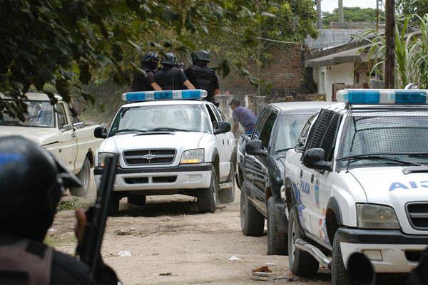 Apresan a un maestro acusado de abusar de una alumna y ofrecerle 2000 por su silencio