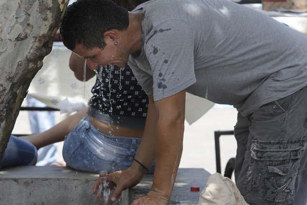 Experto anticipoacute que habraacute tres olas de calor en el verano en Santiago
