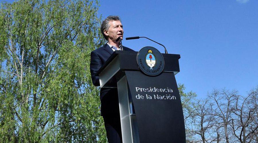 Macri distingue a docentes y luego recibe a Aranguren en Olivos