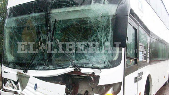 Ruta 34- Choque entre camioneta y colectivo que trasportaba nintildeos