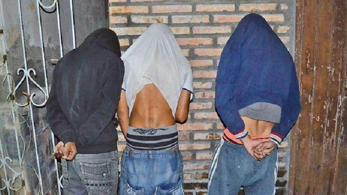 Tres adolescentes fueron detenidos por el robo de un equipo de muacutesica