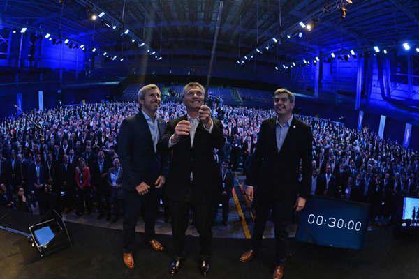 Queremos trabajar codo a codo sin importar los colores poliacuteticos dijo Macri a los intendentes