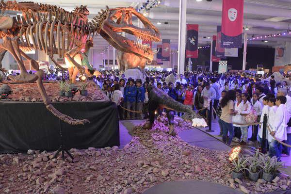 Cientos de estudiantes vivieron una experiencia inolvidable en Tecnoacutepolis