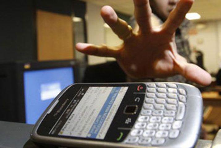 Le sustrajeron el teléfono celular