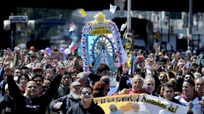 Miles de personas participan de una nueva peregrinacioacuten a Lujaacuten