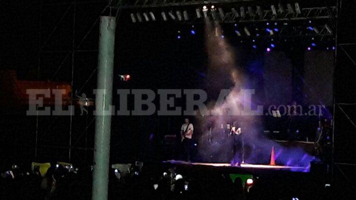 VIDEO Maacuterama puso a bailar a todos en Central Coacuterdoba