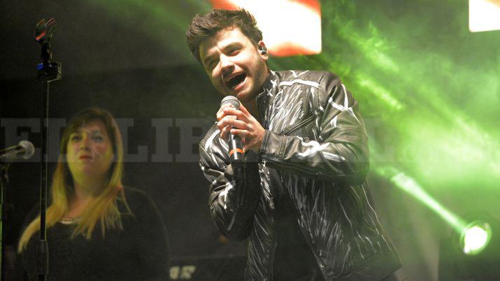 VIDEO Maacuterama puso a bailar a todos en Central Coacuterdoba